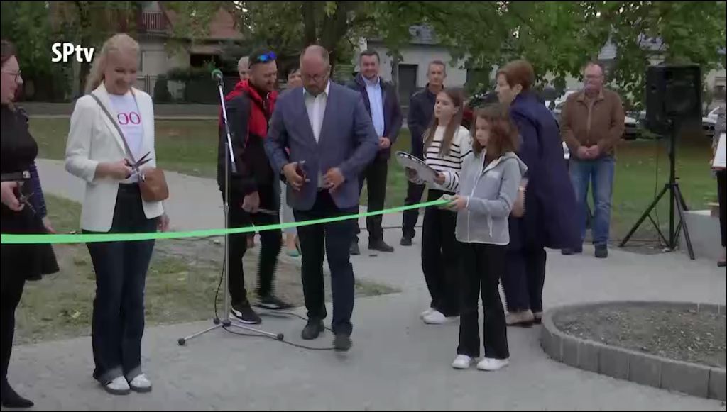 Átadták Az Új Játszóteret
